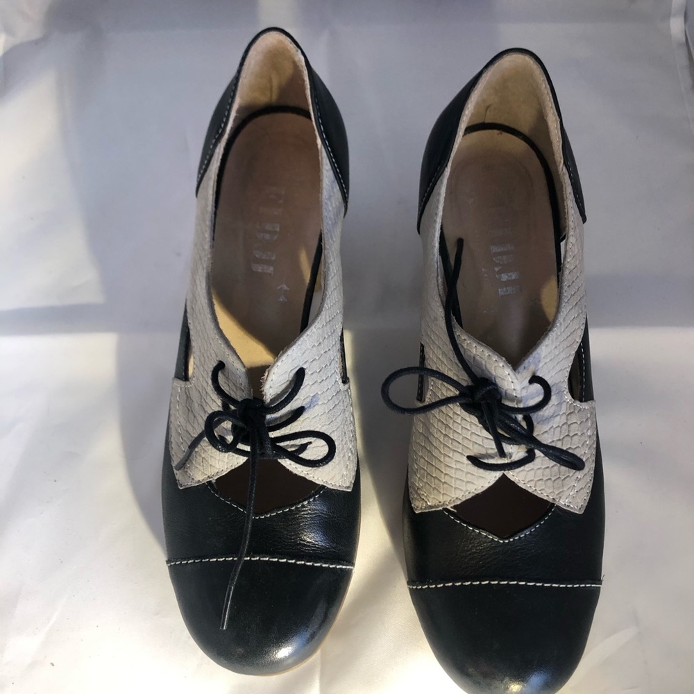 FIDJI Black and Cream Lace-up Heels. Size 37
